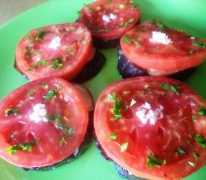салат из баклажан со свежими помидорами.JPG