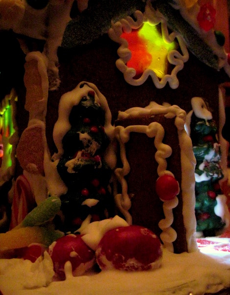 gingerbread house 048